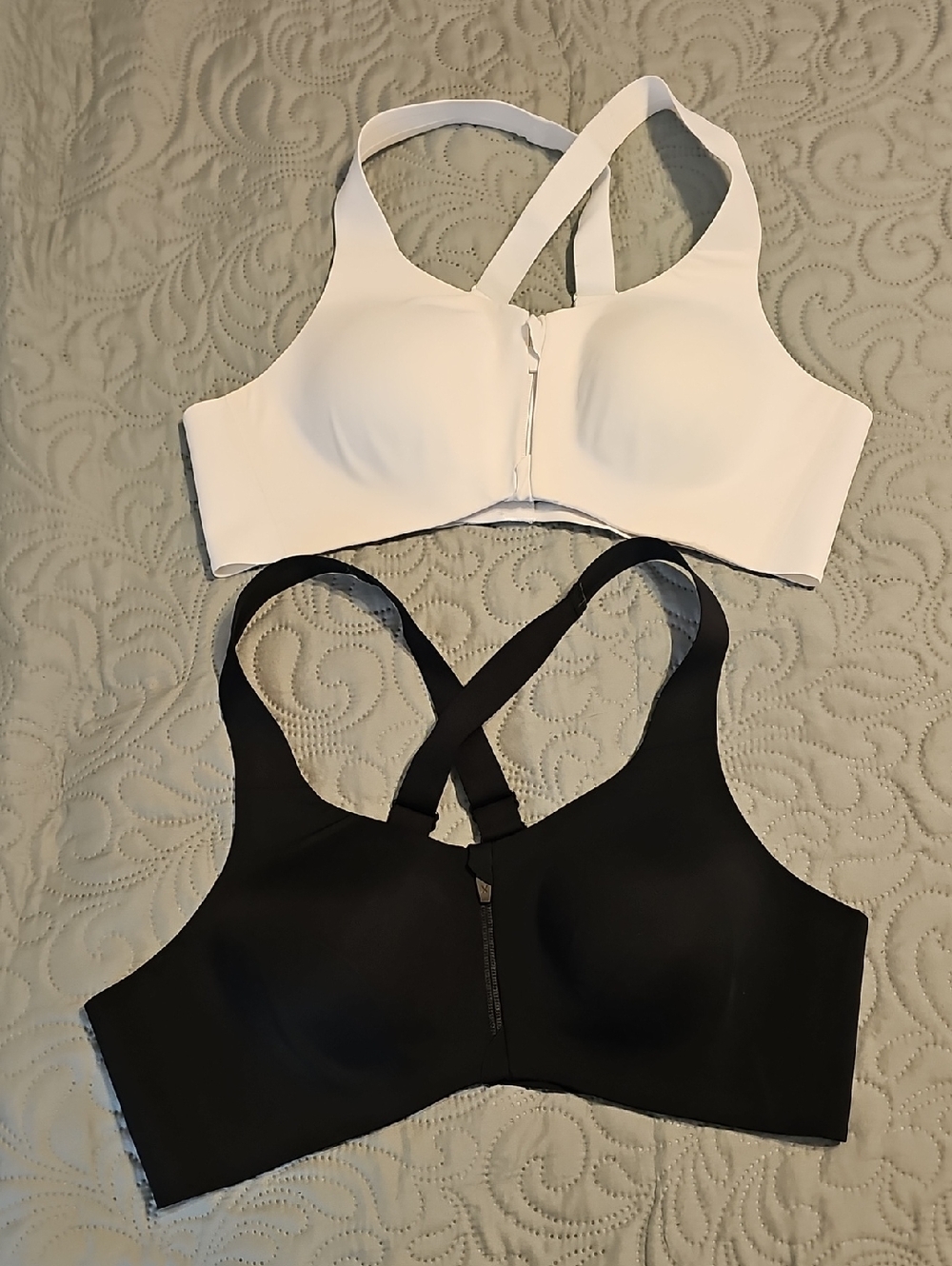 2 Knix Catalyst Seamless Front-Zip Ladder  Sports Bra Size 5- White & Black